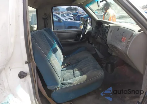 2000 Ford Ranger Xl/Xlt z USA, uszkodzony, nr VIN 1FTYR11V8YPC00457